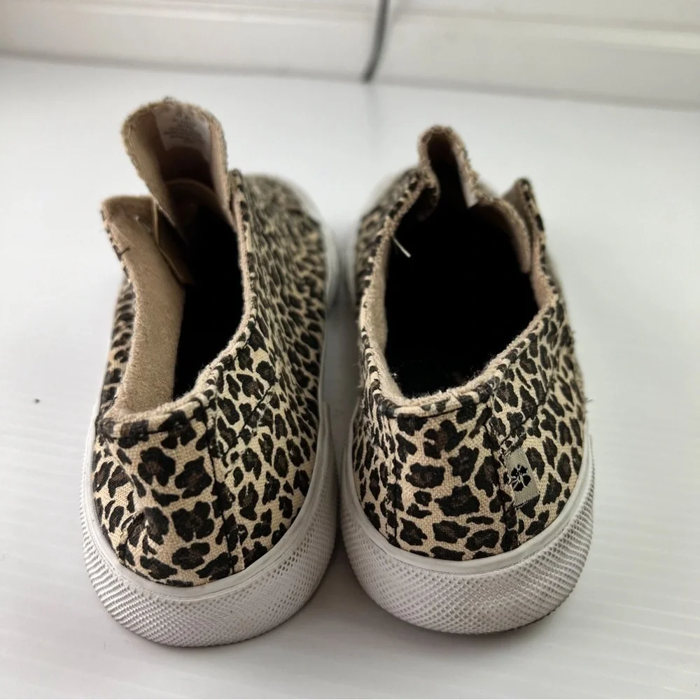 Tommy Bahama Women's leopard cheetah print laceless sneakers size‎ 6.5